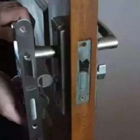 修理/更换门锁